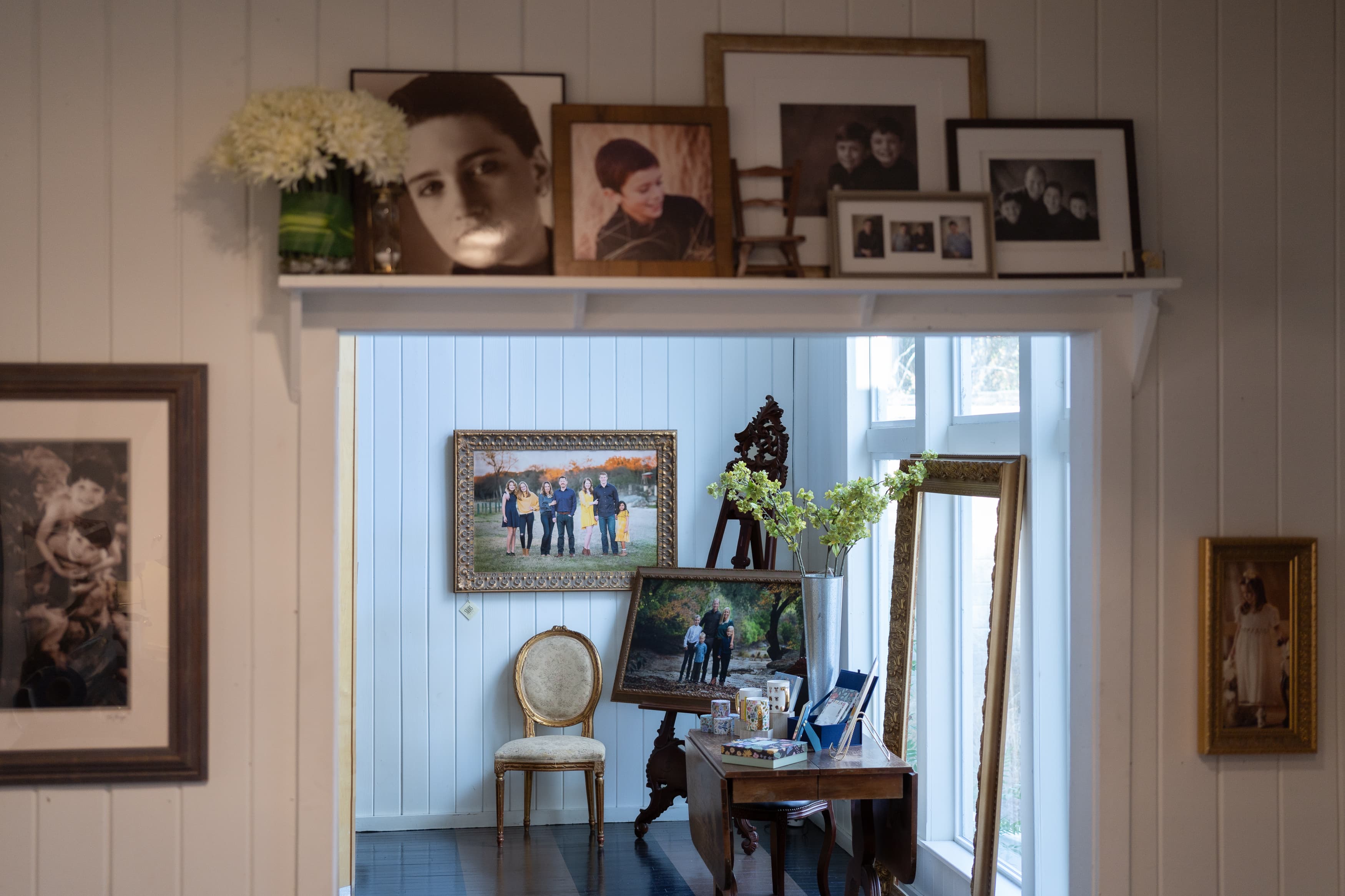 Solas Gallery interior, Main Street Salado